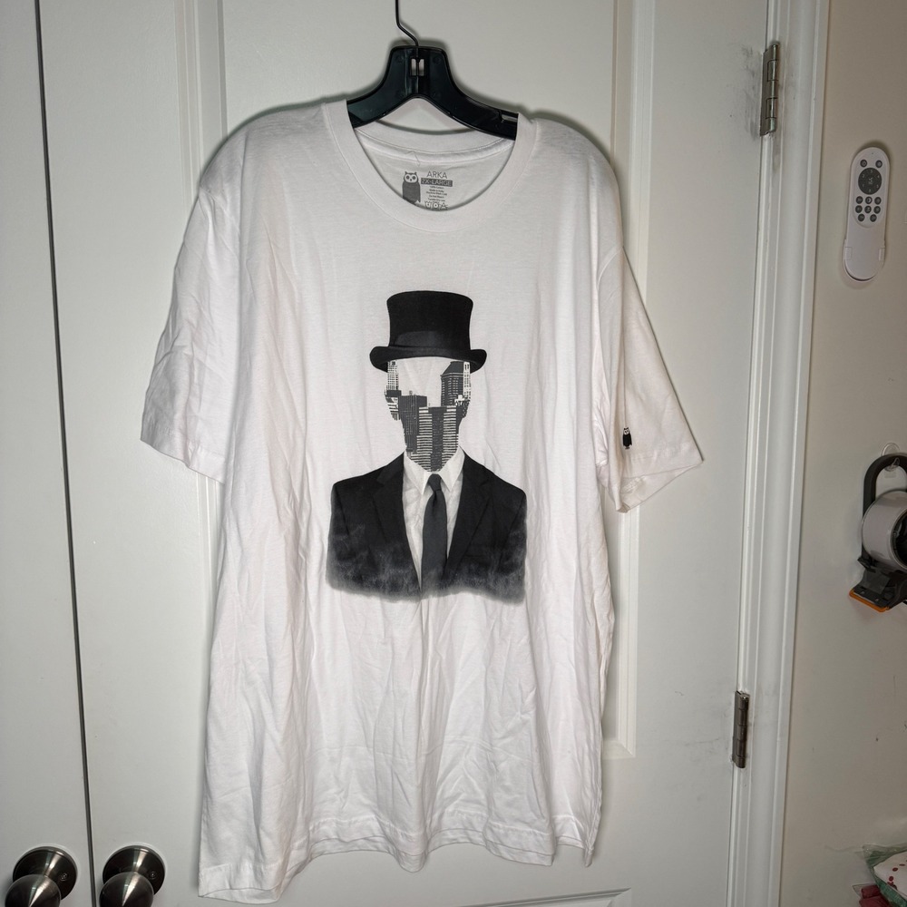 Arka Men White Graphic Tee Surreal Cityscape Man Top Hat T-Shirt 2XL Cotton